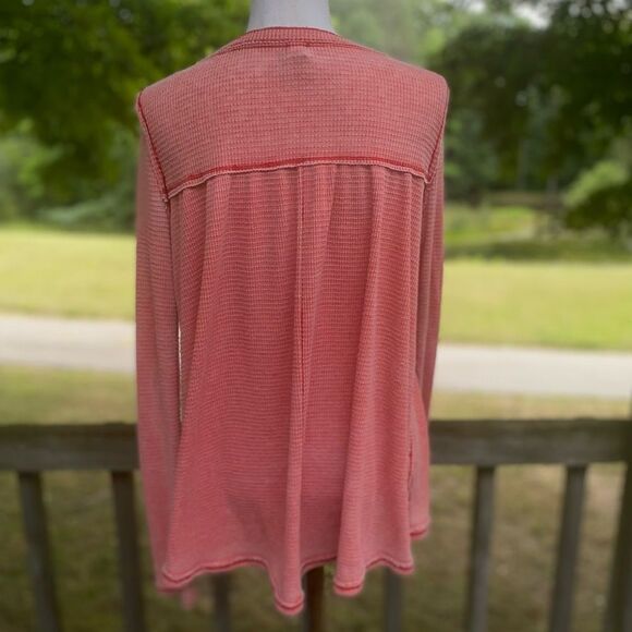 We The Free FP Kai Wm’s Sz Small Red Swingy Baby Doll Shape Henley Thermal Top - Picture 4 of 7